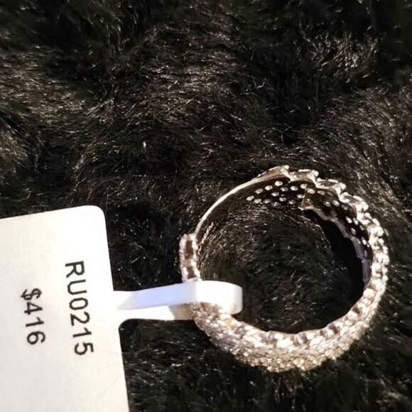 1.73CTW VVSD Moissanite Chevron Ring in 925 sterling silver. Size 9 - Picture 3 of 4